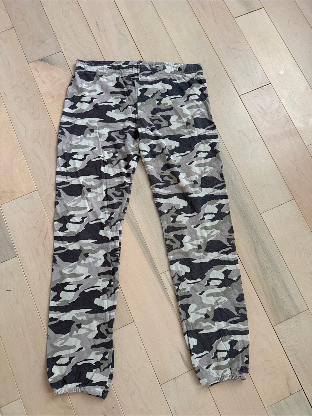 Monrow soft stretch grey camo sweatpants M